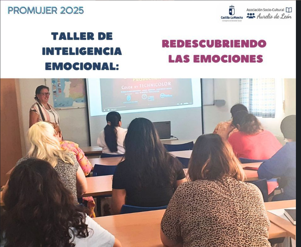 Grupo de mujeres en un espacio formativo